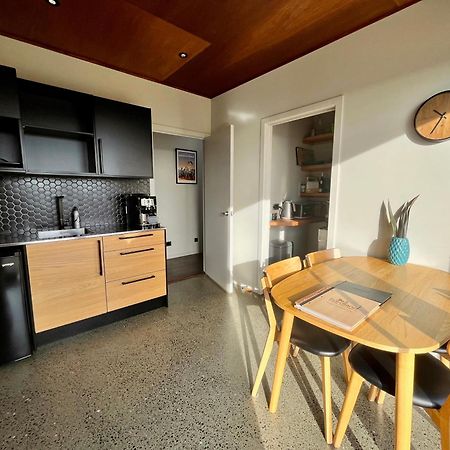 Fiordland Eco-Retreat -- Panoramic Views -- Hot Tub Villa เทอาเนา ภายนอก รูปภาพ