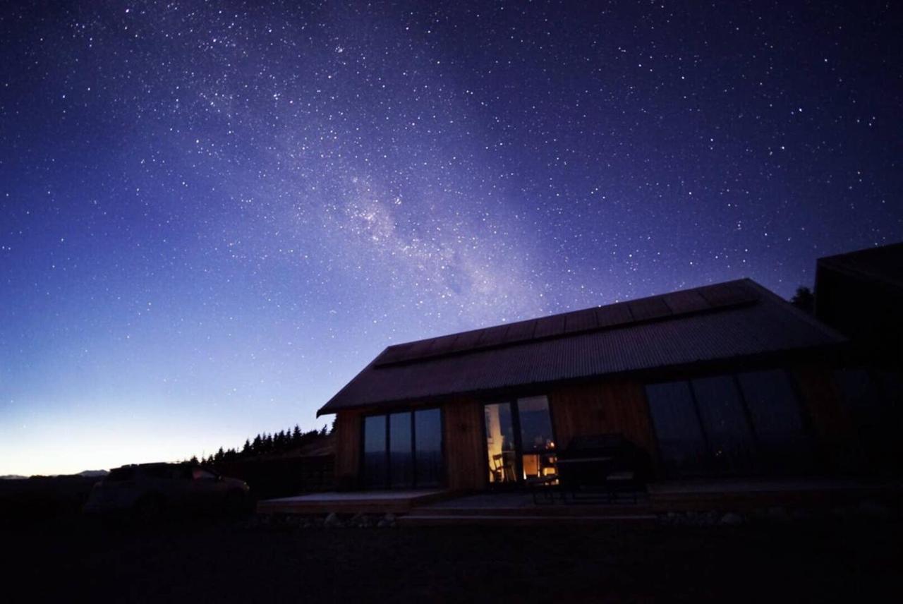 Fiordland Eco-Retreat -- Panoramic Views -- Hot Tub Villa เทอาเนา ภายนอก รูปภาพ