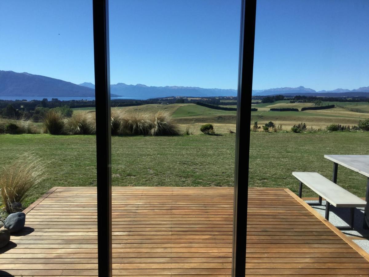 Fiordland Eco-Retreat -- Panoramic Views -- Hot Tub Villa เทอาเนา ภายนอก รูปภาพ