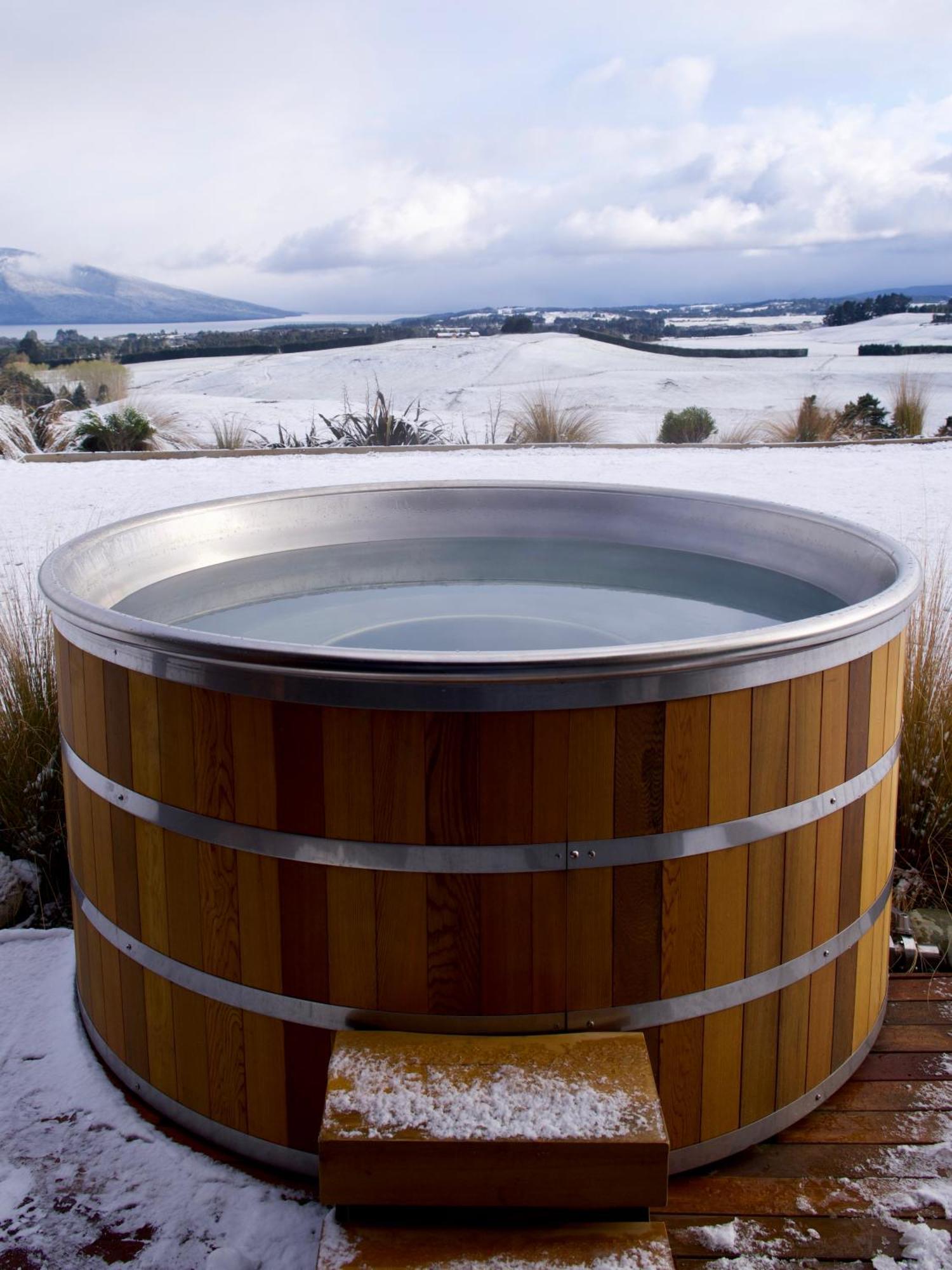 Fiordland Eco-Retreat -- Panoramic Views -- Hot Tub Villa เทอาเนา ภายนอก รูปภาพ