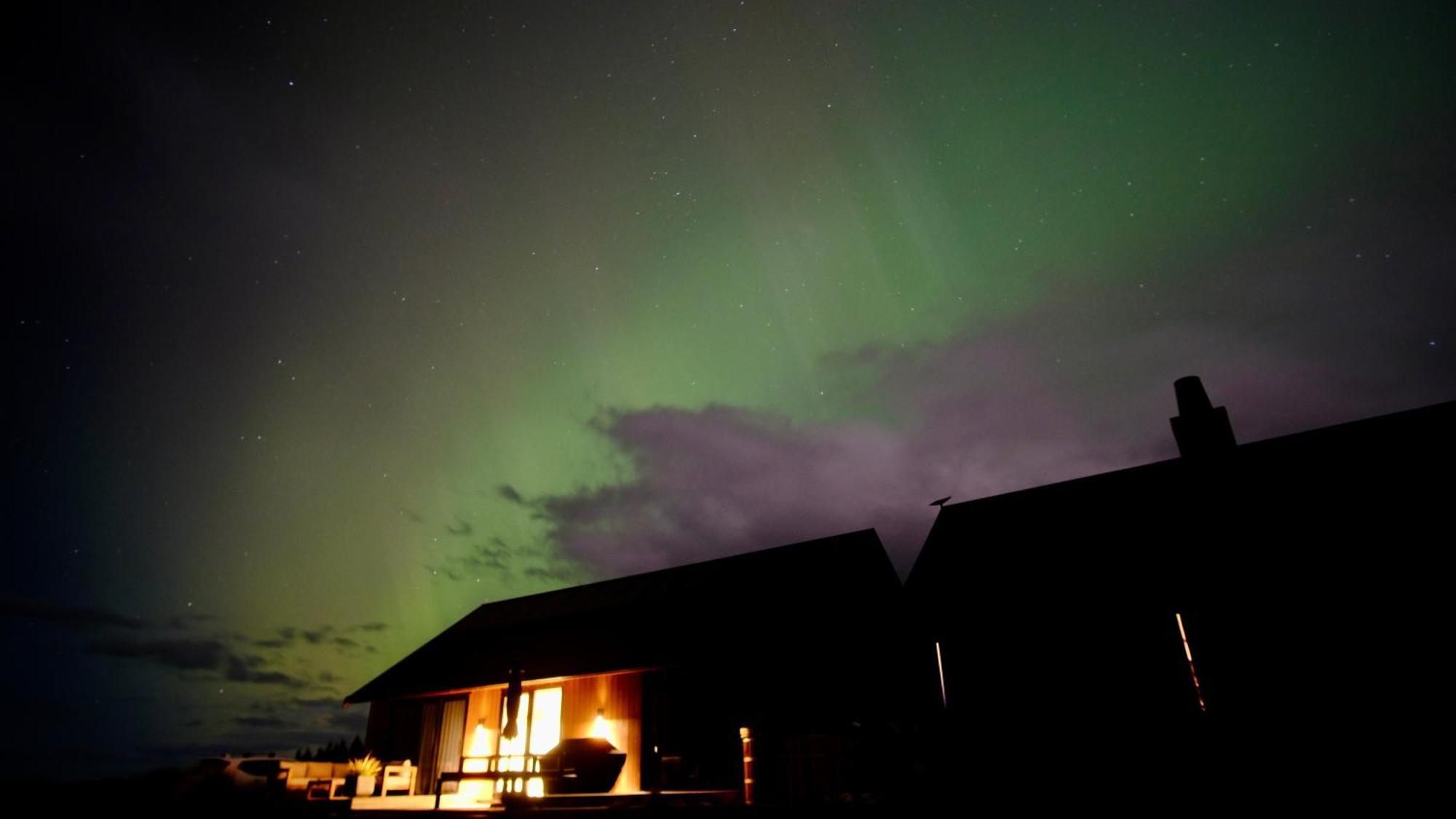Fiordland Eco-Retreat -- Panoramic Views -- Hot Tub Villa เทอาเนา ภายนอก รูปภาพ