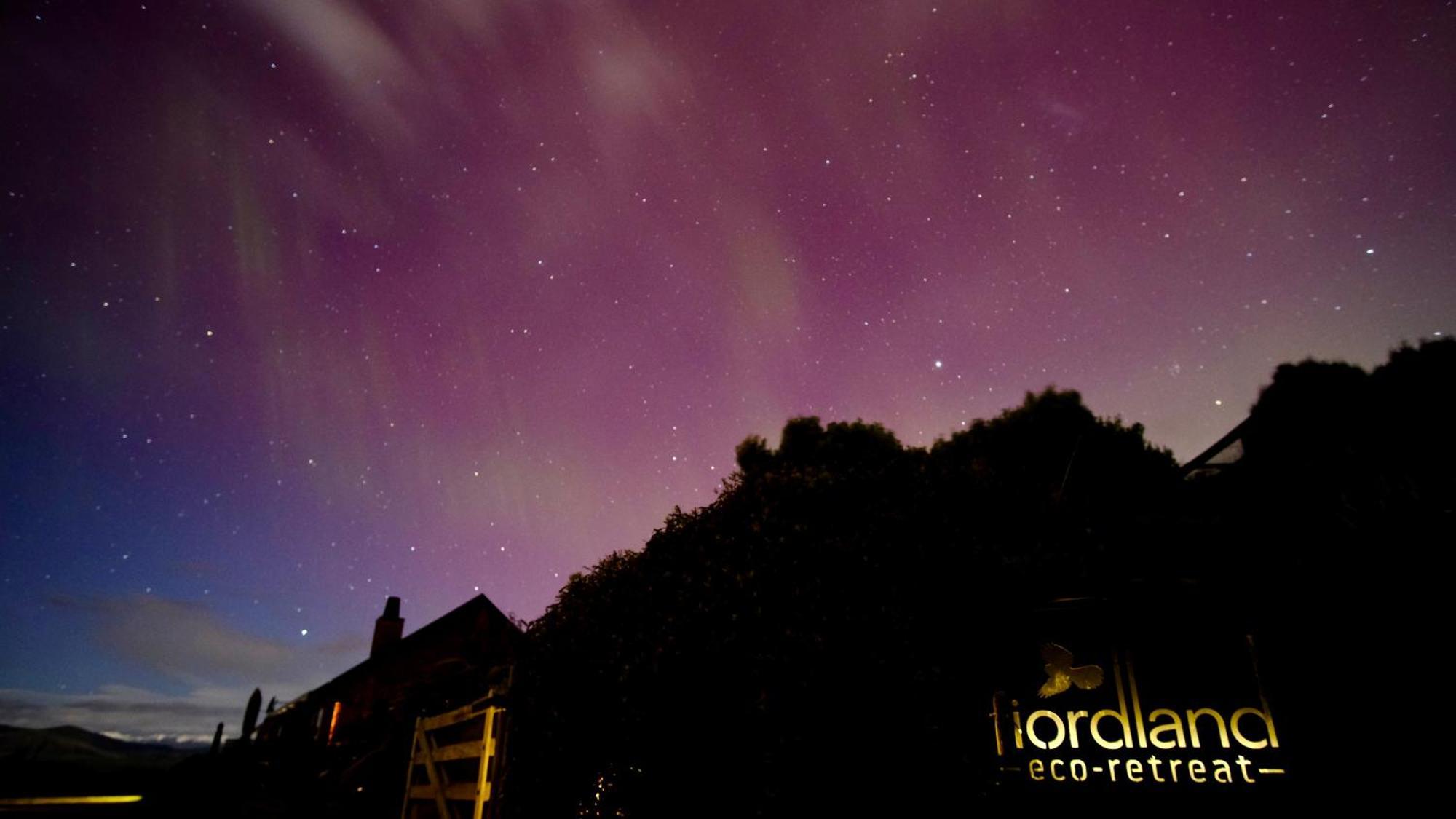 Fiordland Eco-Retreat -- Panoramic Views -- Hot Tub Villa เทอาเนา ภายนอก รูปภาพ