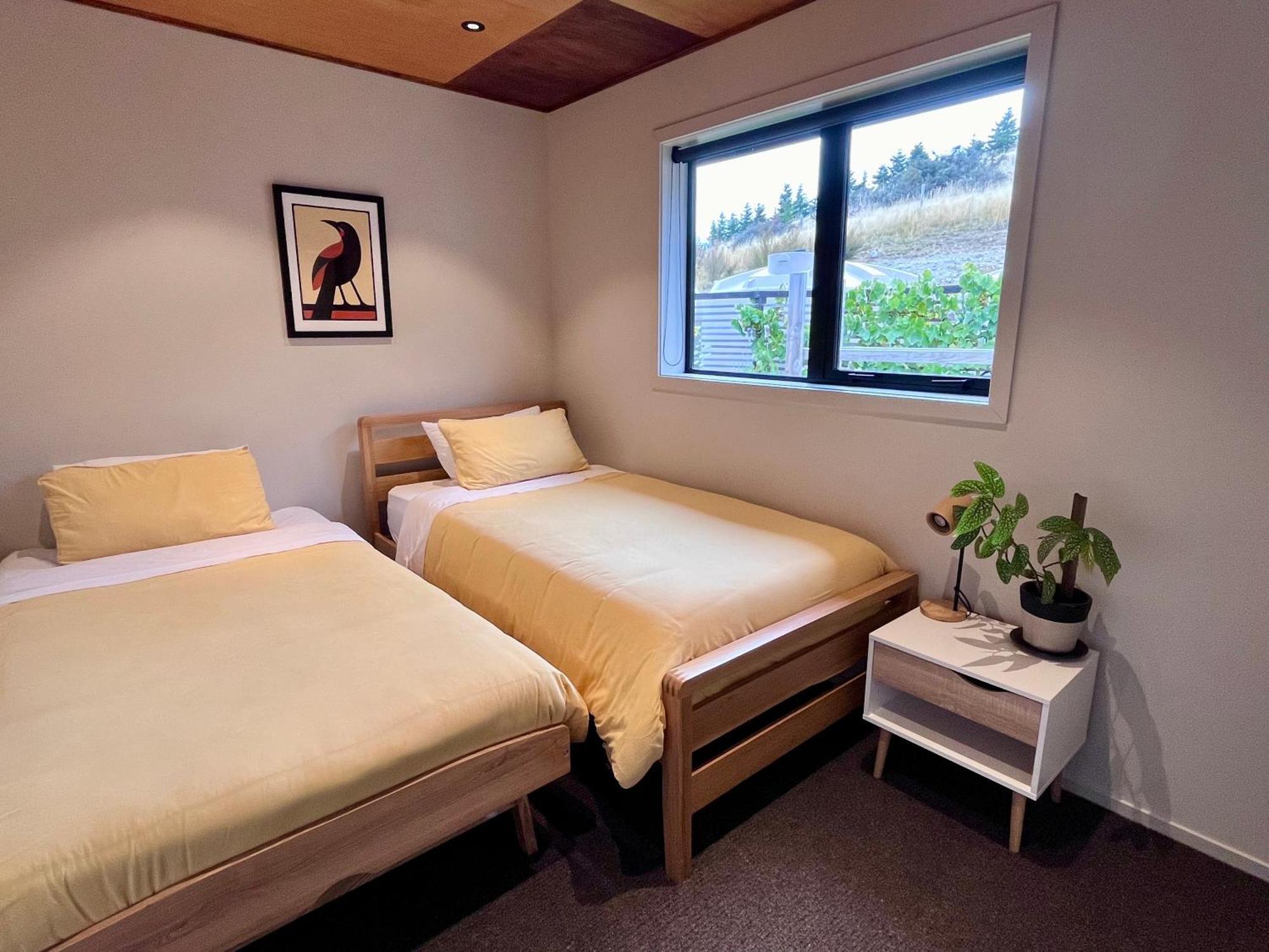 Fiordland Eco-Retreat -- Panoramic Views -- Hot Tub Villa เทอาเนา ภายนอก รูปภาพ